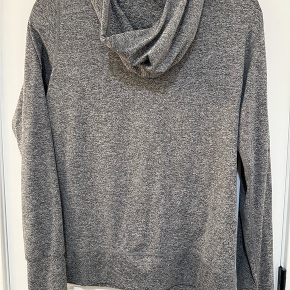 Vuori Women’s Gray Zip-Up Hoodie Sweater - Picture 6 of 6